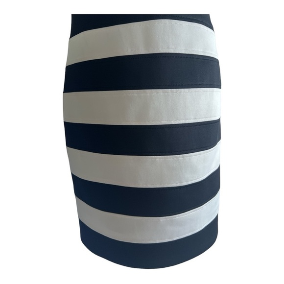 Guess Los Angeles Women Casual Dress Black& White Striped ~Scoop neckline - Picture 3 of 14